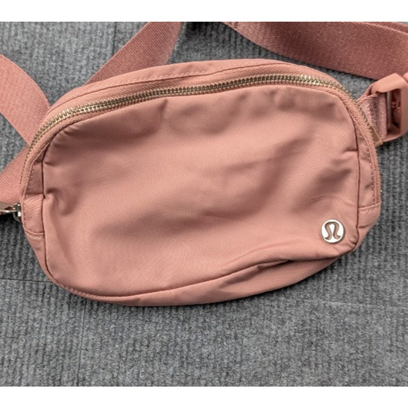 Lululemon Belt Bag Pink Lightweight Small Fanny Pack Athleisure Travel Running - Picture 3 of 4